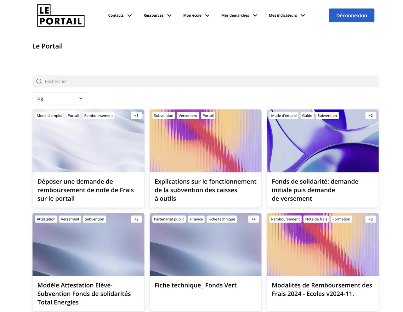 Le portail Softr de la FNEP : une navigation par rubrique, un champ de recherche, un filtre par tag, et une grille de fiches — note de frais, subventions, attestations.